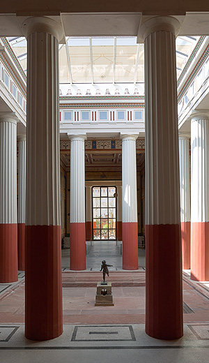 Bild: Pompejanum, Atrium (Säulenhalle)