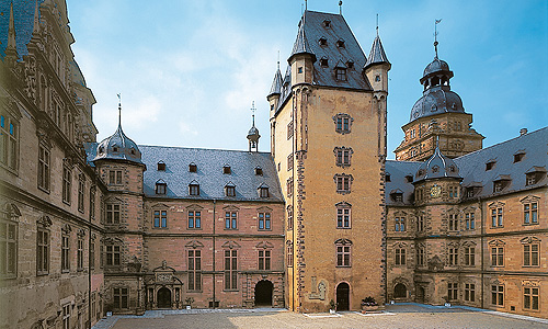 external link to the courtyard at Johannisburg Palace