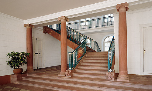 Bild: Vorhalle mit Haupttreppe